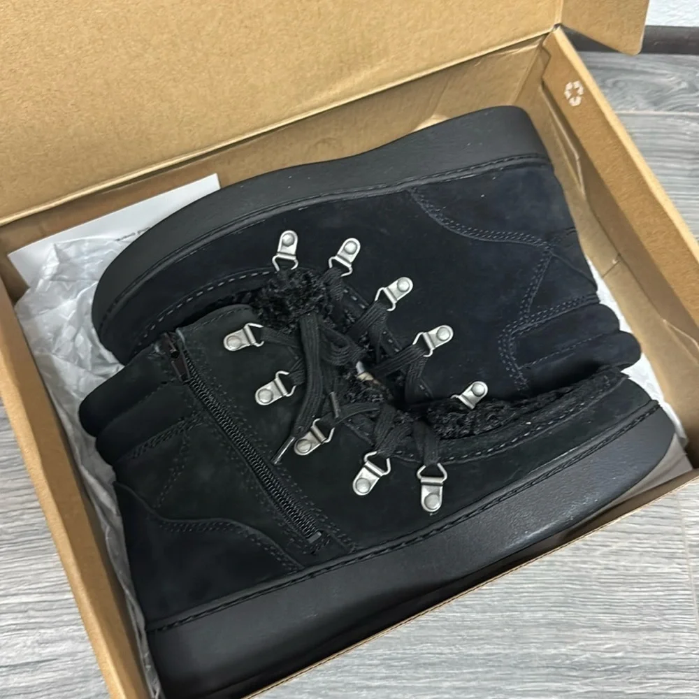 Zodiac Pierson Bootie In Black Suede